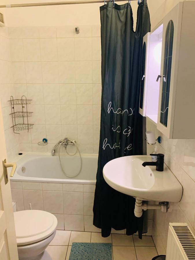 Onyx Apartment With Free Private Garage + Ac Budapest Bagian luar foto